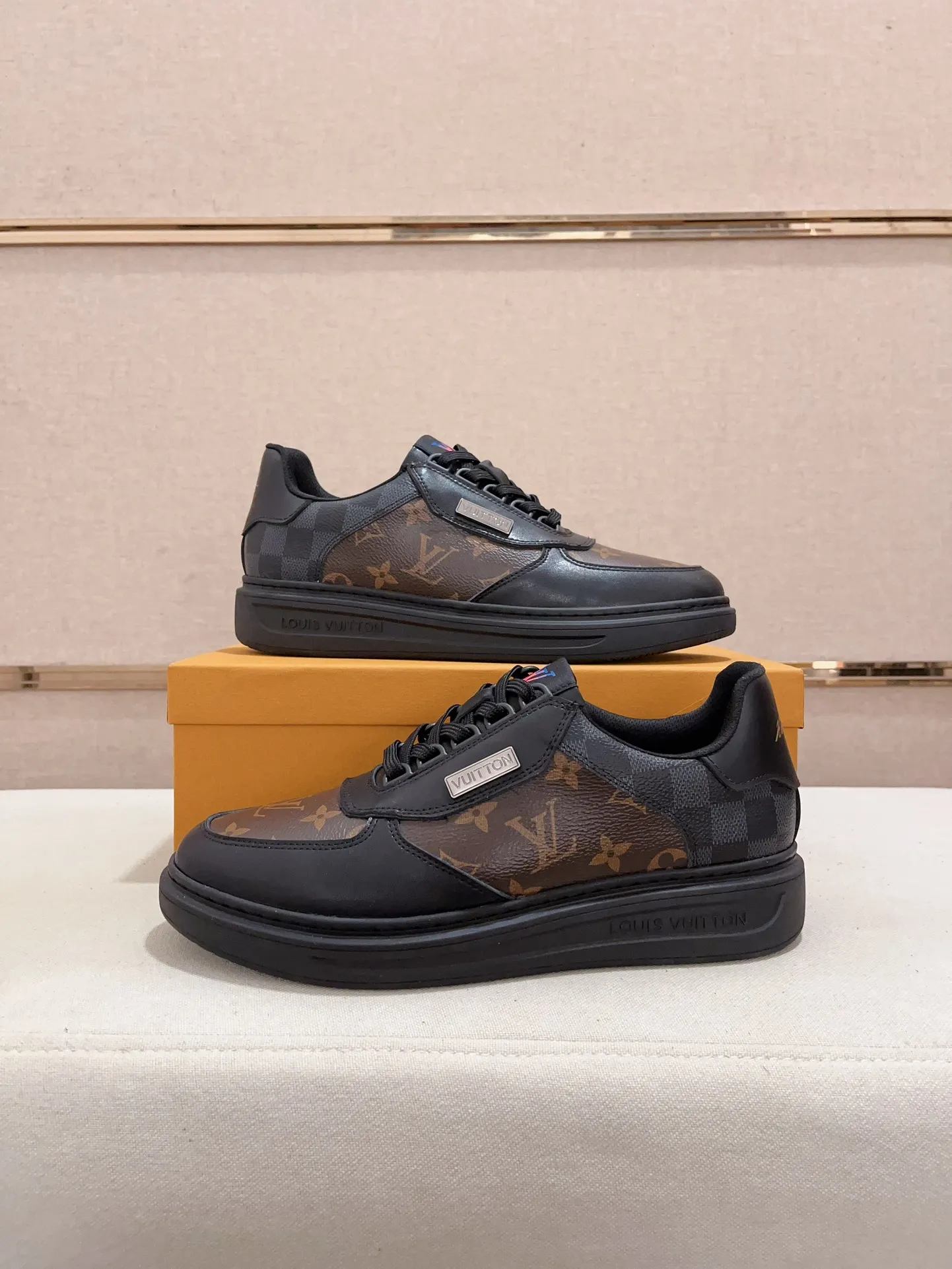 Men's shoes💰 400💰Louis Vuitton (Louis Vuitton/LV top 🔍🔍new model is on sale at the same time at the counter, upper 🇮🇹 imported first-layer cowhide from Italy, fully imported sheepskin lining 💪💪, completely 1⃣️ to 1⃣️ replica 🇮🇹💪💪 , ⚠Sole: Original sole provided by the original factory, exclusive movable molded sole, super comfortable, ⚠Original factory goods, 🔍🔍high quality, can be entered and exited the counter at will, welcome to compare⚠Code number: 38-44 (45 can be customized).